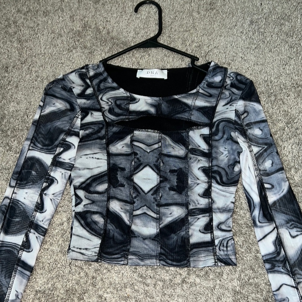 small DNA top, new wore once